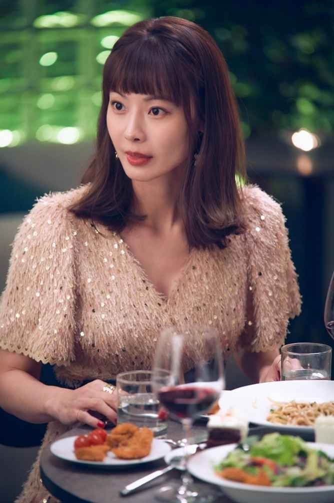 Yoon so Yi beautiful dress Korean drama becoming witch 2022