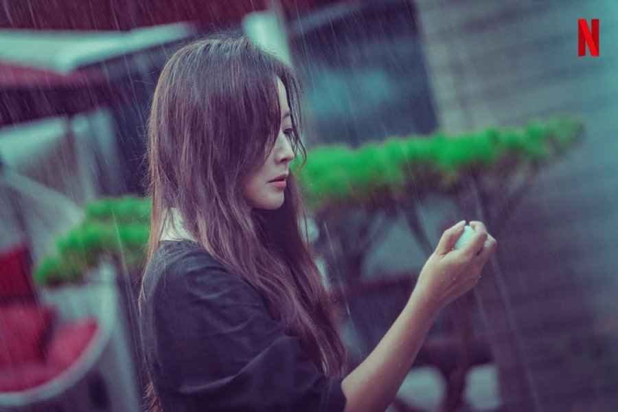 Kim Hee Sun rain scene 