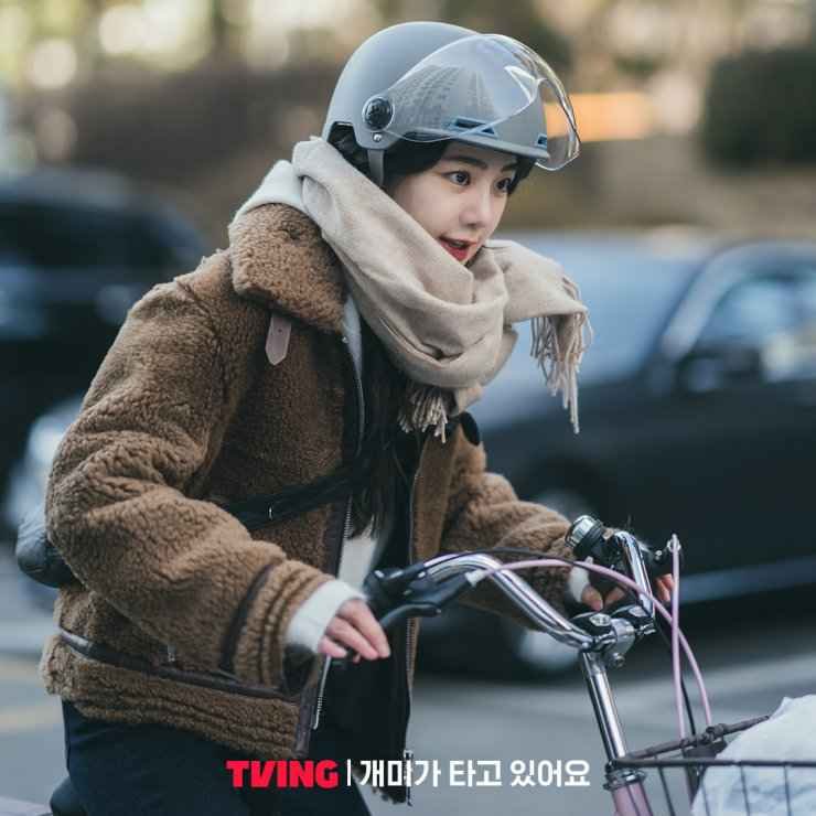 Han ji Eun cycle ride