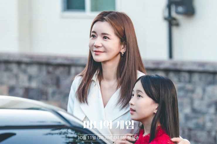 Seol Yoo Kyung and her daughter The Game of Witches 2022