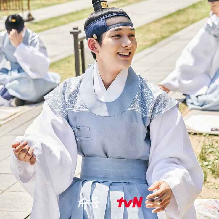 Yoon Sang Hyeon Under the Queen's Umbrella 