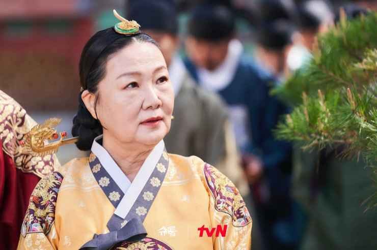 Kim Hae Sook historical drama Under the Queen's Umbrella 