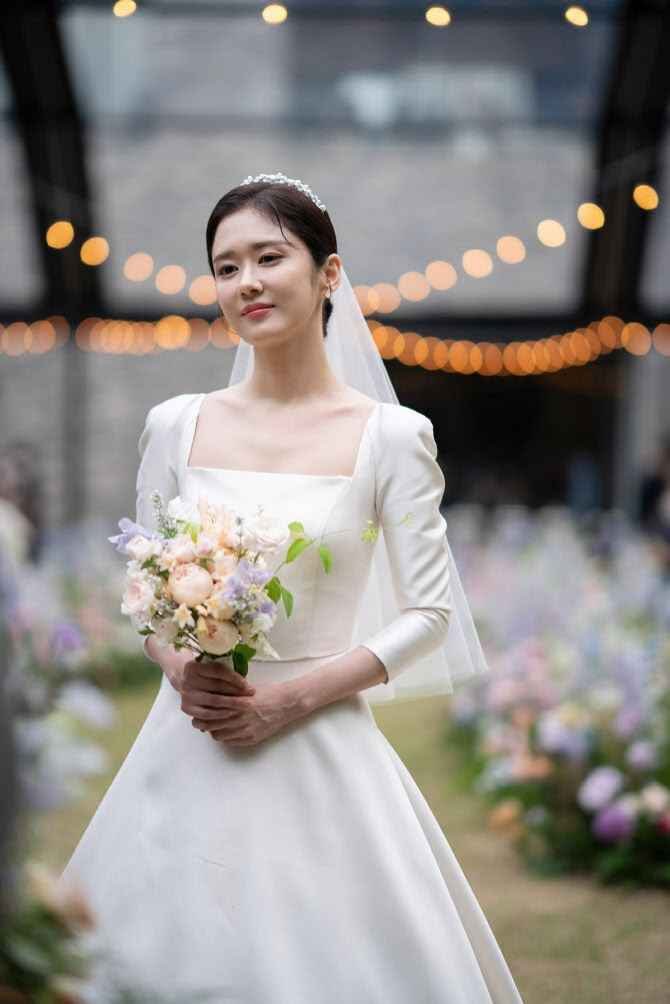 Jang Na Ra wedding gown 