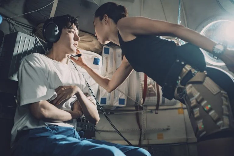 Lee min Ho and Gong Hyo Jin ask the stars