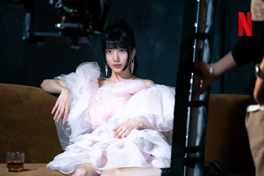 puffed gown doona idol Netflix drama