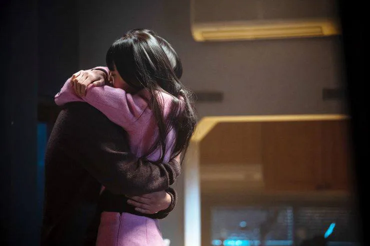 Doona hug scene 