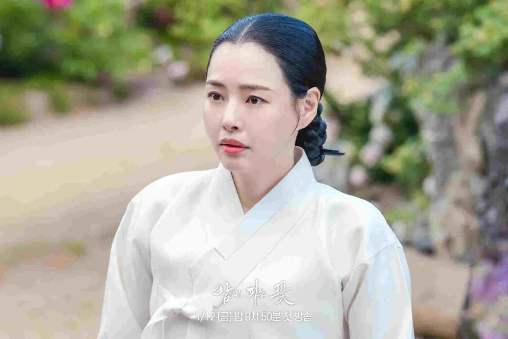 Honey Lee knight flower