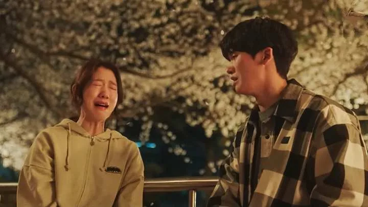 park shin Hye crying