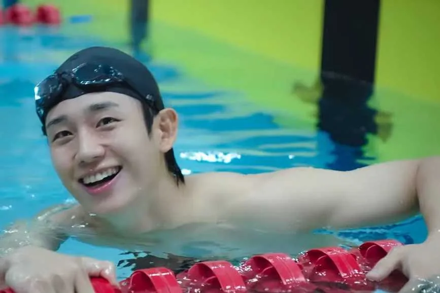 Jung Hae In Swimming
