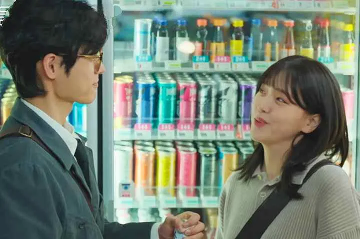 Kim Ji Eun as Jung Mo Eum and Kang Dan Ho love next door second lead couple