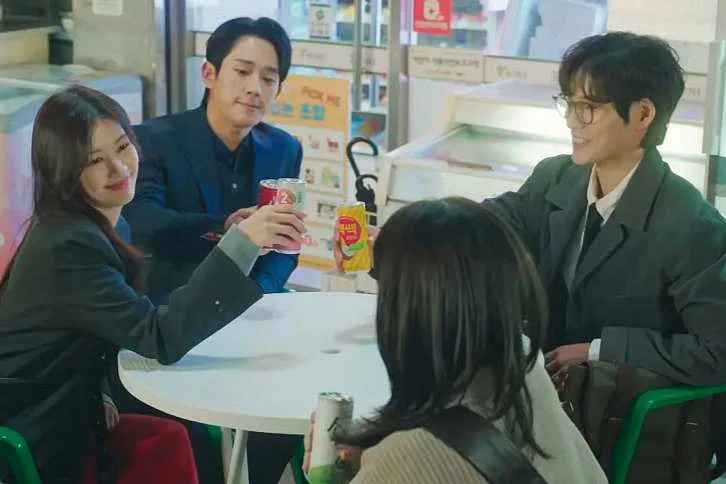 Love Next Door Friends main characters