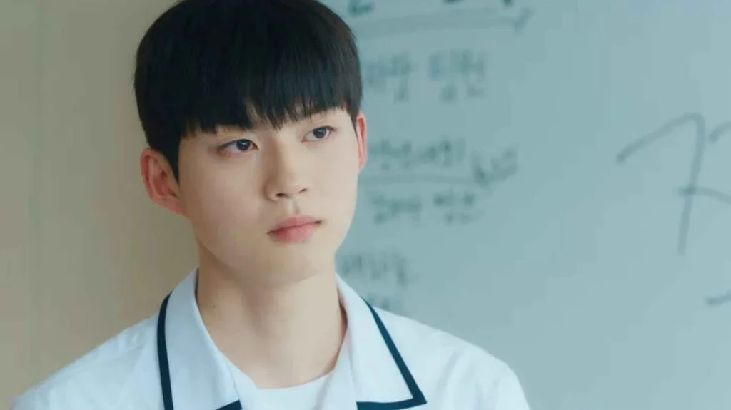 Choi Geon as Lee Dong Min