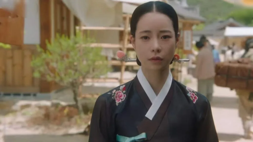actress Im Ji Yeon in beautiful historical attire