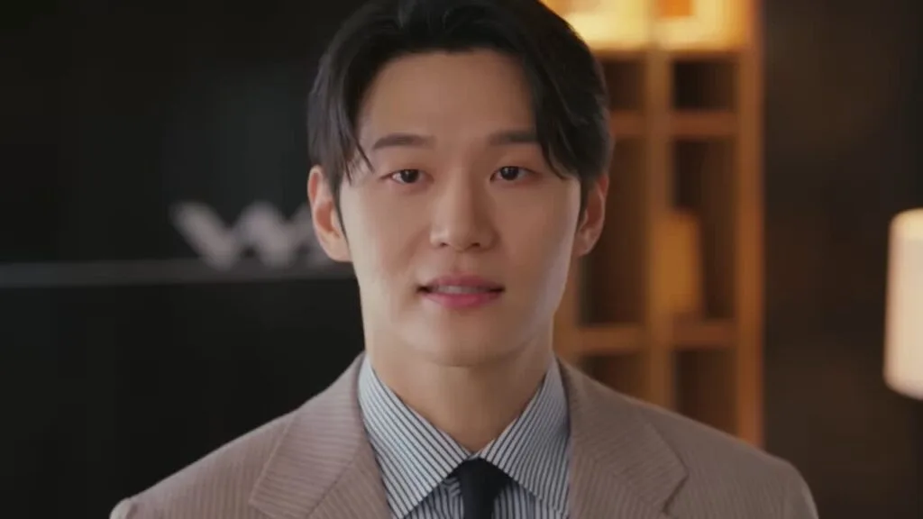 Lee Hak Joo as Park Gi Se the potato lab