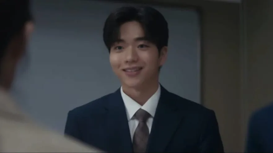 Cha Gang Yun as Choi Jin Su
