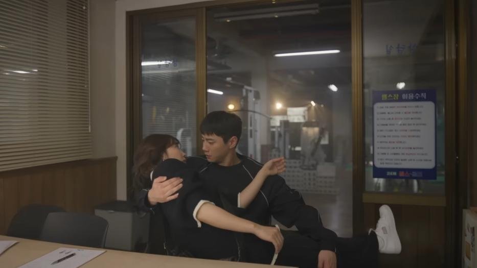 Do Hyeon Jung Catching Lee Mi Ran falling