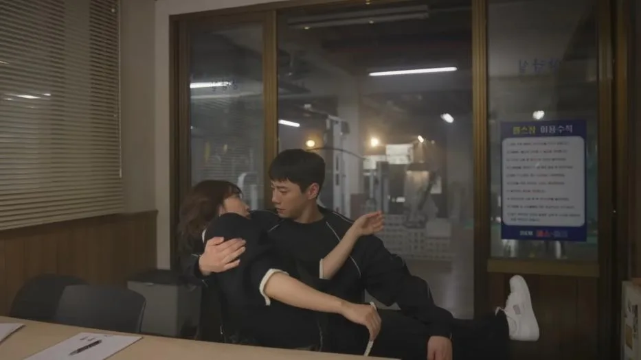 Do Hyeon Jung Catching Lee Mi Ran falling