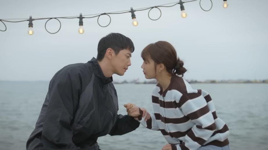 Lee Jun Young and Jung eun Ji Kiss Scene Pump Up the Healthy Love