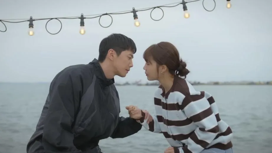 Lee Jun Young and Jung eun Ji Kiss Scene Pump Up the Healthy Love