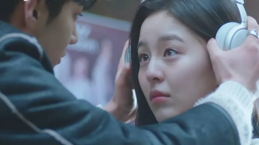 cute scene between Sa gye and Kim Bom in Spring of youth