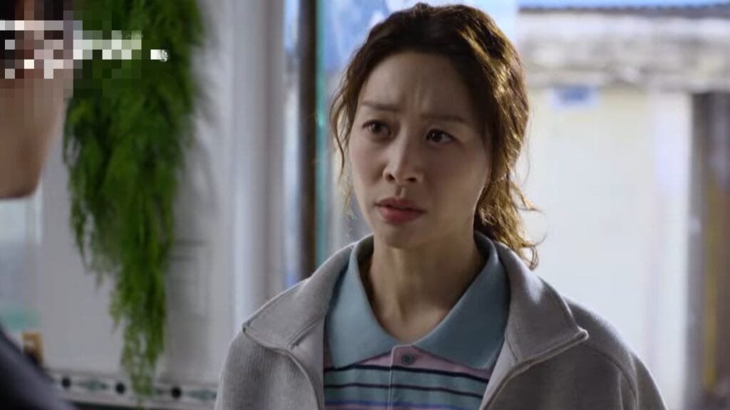 Jang Shin Young as Baek Seol Hui / Lucia Jung the woman who swallowed the sun