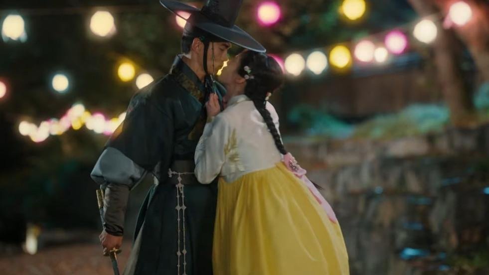 Seohyun and Ok Taec Yeon Kiss the first night with duke