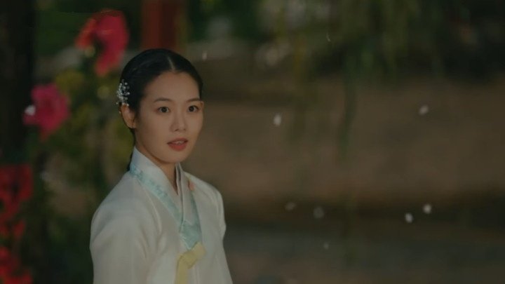Ji Hye Won as Do Hwa Seon The First Night with the Duke