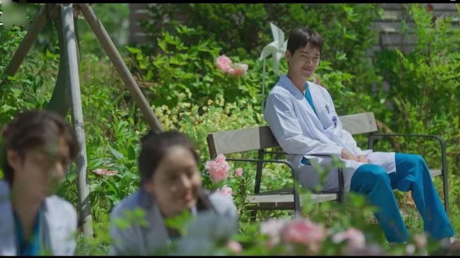 Kim Gun Woo as Kim Ju No road to surgen