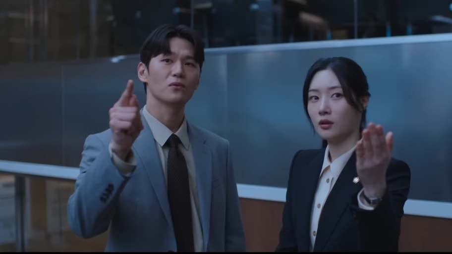 Lee Jin Yoo and Kang Hyo Min and beyond the bar