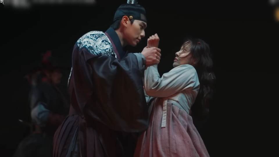 Lee Chae Min and Im Yoona romantic moment Bon Appetit, Your Majesty