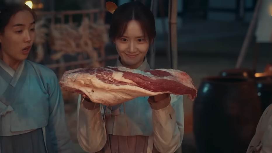 yoona cooking in Bon Appetit, Your Majesty