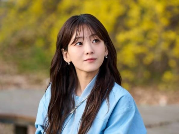 Cho Yi Hyun as Park Seong Ah head over heels drama