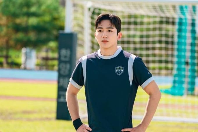 Kim Yo Han as Yun Seong Jun rugby team captain drama The Winning try