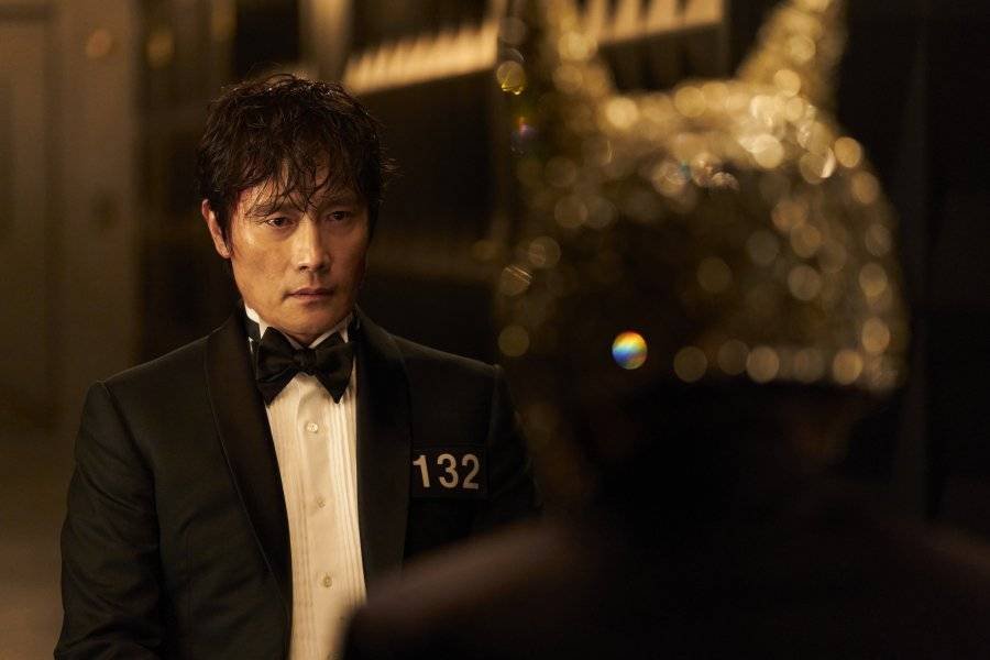 Lee Byung Hun as Hwang In Ho / Frontman