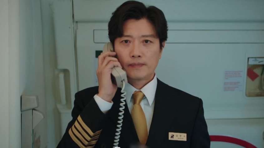 Park Hee Soon as James confidence man