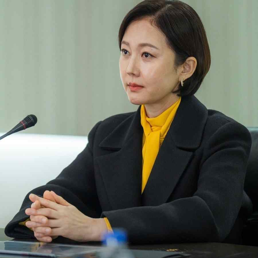 Yeom Jung Ah as Kim Se Hui the defects kdrama