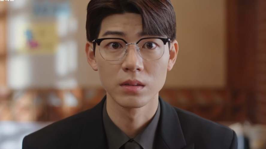 Bae Hyeon Seong as
Philip Cho 