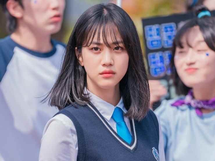 Hong Hwa Yeon as Yoon Jung-Hee I'm a running mate
