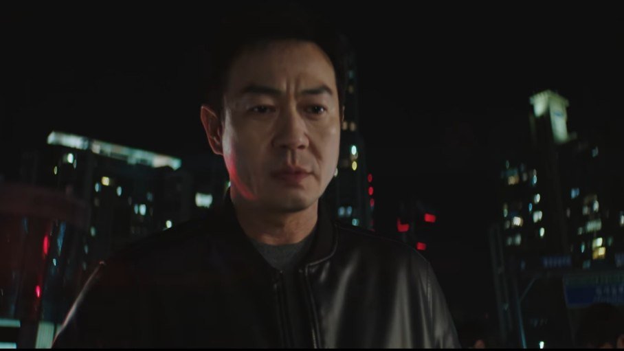 Park Yong Woo as Jang Tae Gu walking on a thin ice detective