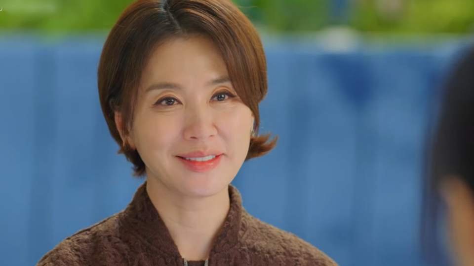 Lee Il Hwa as Han Hye Ra in drama a graceful liar