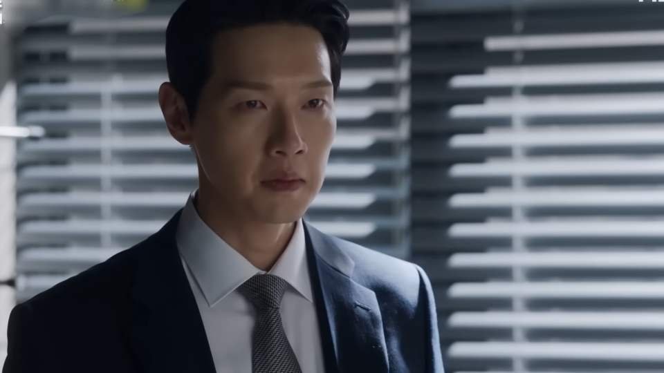 Ji Hyun Woo as Hyun Min Cheol first lady kdrama