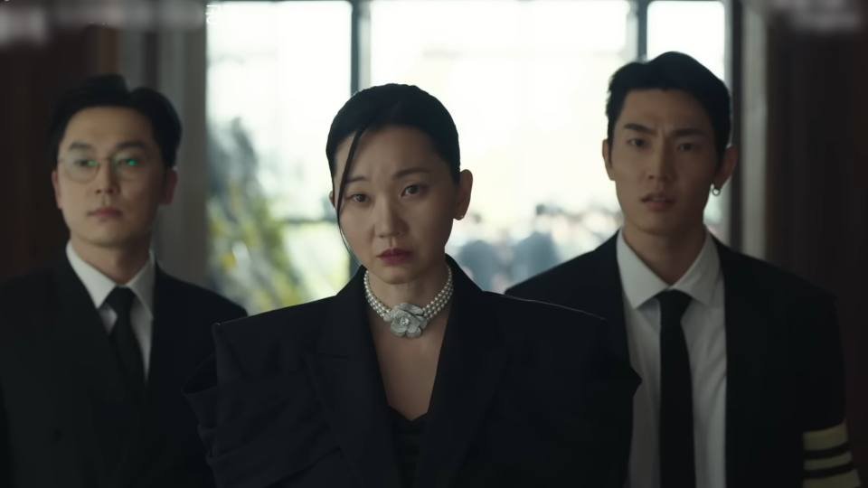 Jang Yoon Ju as Ga Seon Yeong  villainess in Ms. Incognito