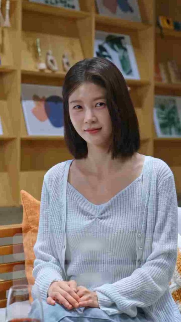 Lim Hyun Ju as Kim Yeon Joo I'm Picking My Favorite