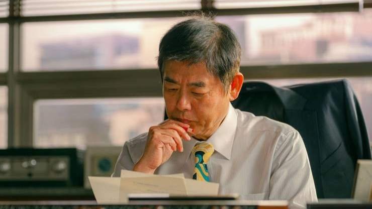 Sung Dong Il as Kang Jin Yeong [Tae Pung’s father] 
