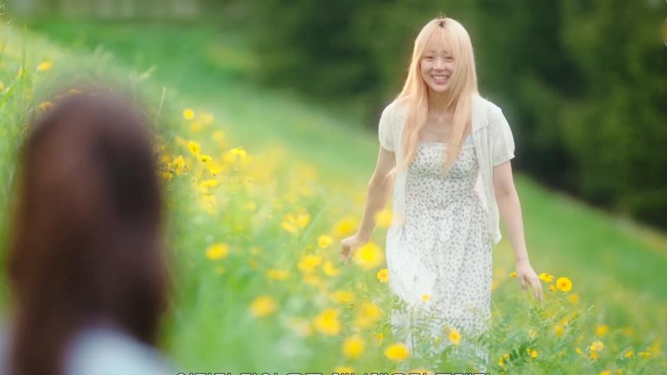 Seo Young Hee as Scarlet
