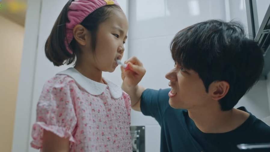 Single Dad brushing teeth of his daughter kdrama scene