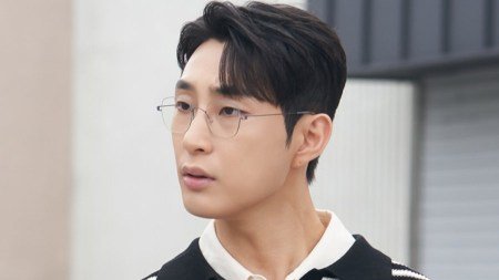 Shin Seul Gi as Yun Jin Gyeong