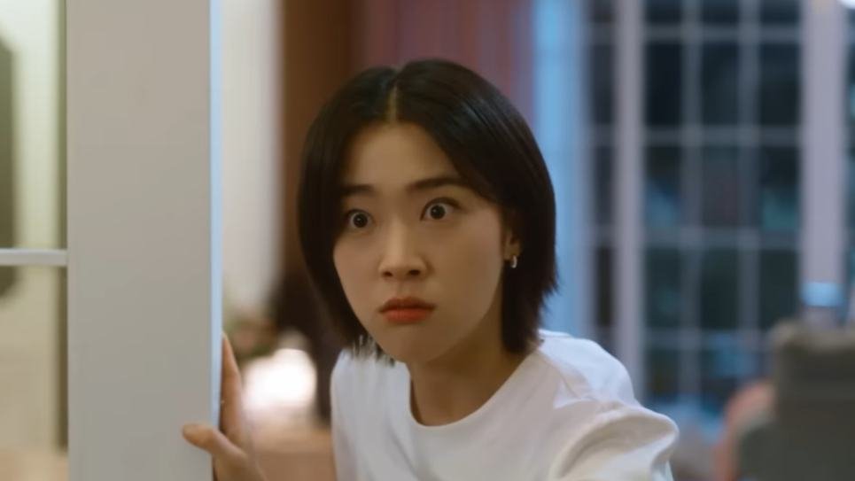 Choi Sung Eun as Song Han Kyeong last summer