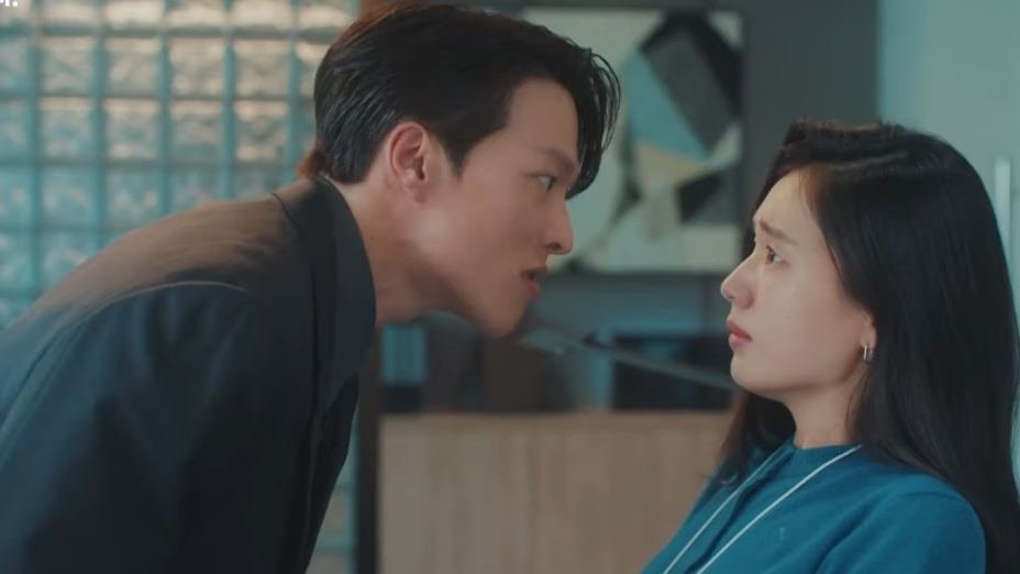 Jang Ki Yong and Ahn Eun Jin dynamite kiss drama fight scene