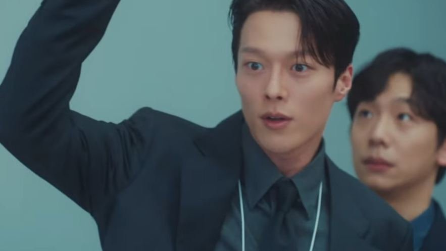 Jang Ki Yong as Kong Ji Hyeok dynamite kiss